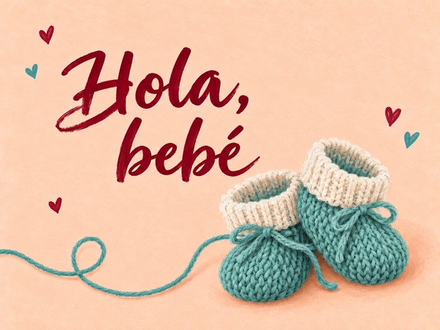 Ilustración de unos patucos tejidos azul verdoso sobre melocotón, con el mensaje «Hola, bebé»